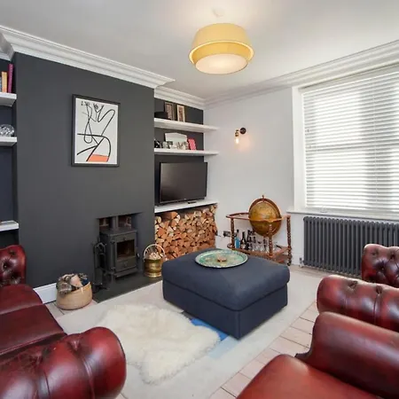 Modern And Chic 2 Bedroom In Апартаменты