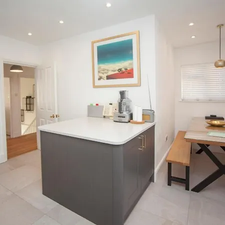 Modern And Chic 2 Bedroom In Lägenhet *
