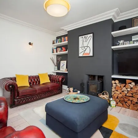 Modern And Chic 2 Bedroom In Апартаменты
