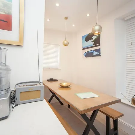 Modern And Chic 2 Bedroom In Бристоль